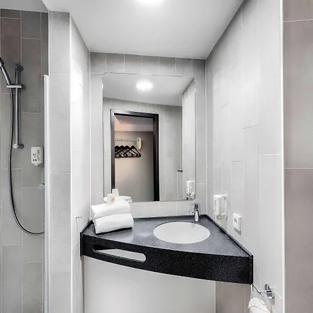 Koeln-west 3* Kolín nad Rýnem