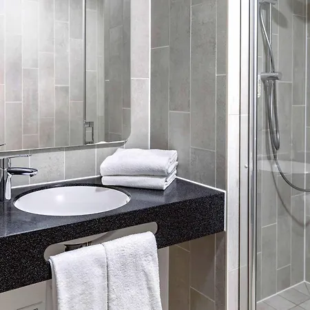 Koeln-west מלון